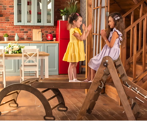 4-in-1 Montessori-Kletterset von Babytritt mit Kletterbogen, Dreiecksleiter, Kletternetz und Rutsche/Rampe, aus umweltfreundlichem Holz, perfekt für Kinder zur Förderung von Balance, Koordination und motorischen Fähigkeiten.