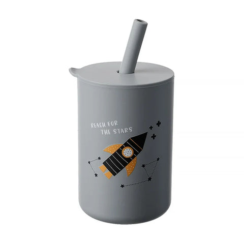 baby feeding cup with straw