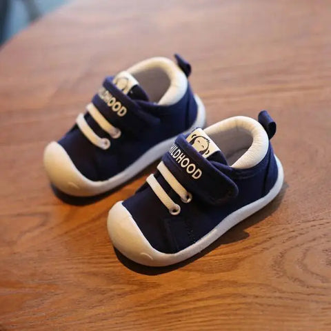 Lässige Babyschuhe mit weicher Sohle