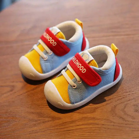 Lässige Babyschuhe mit weicher Sohle
