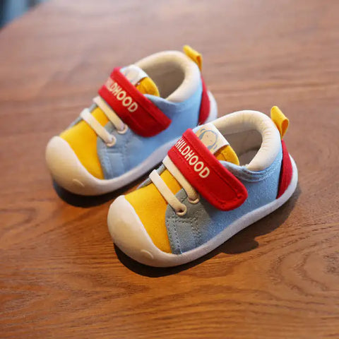 Lässige Babyschuhe mit weicher Sohle
