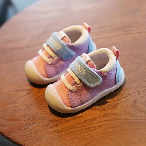 Lässige Babyschuhe mit weicher Sohle