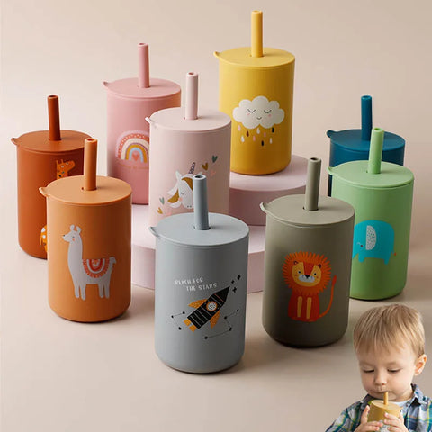 baby feeding cup with straw