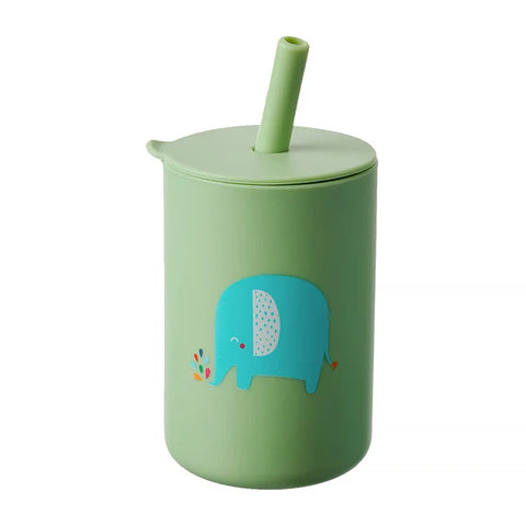 baby feeding cup with straw