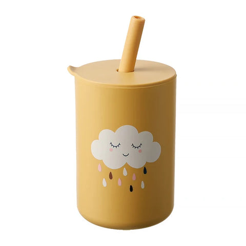 baby feeding cup with straw