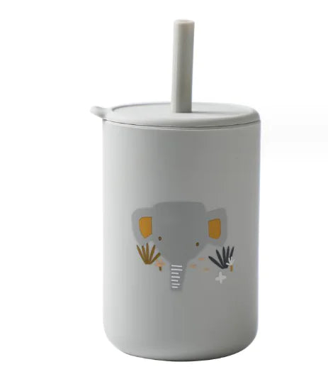 baby feeding cup with straw